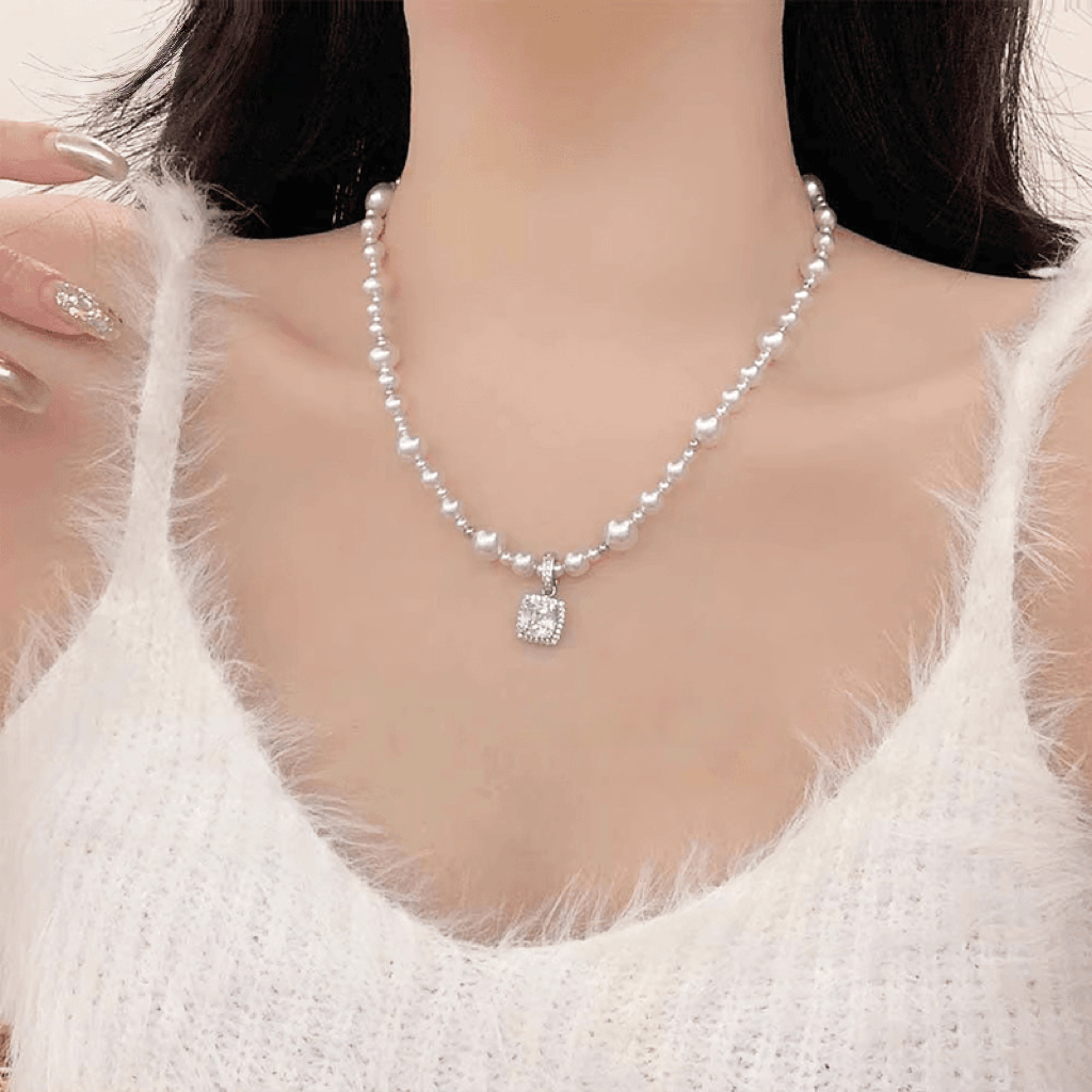 Alloy imitation pearl pendant light luxury high-end sugar cube pendant pearl clavicle necklace female versatile necklace