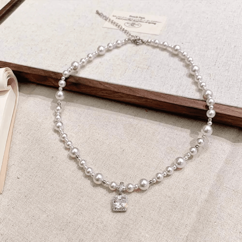 Alloy imitation pearl pendant light luxury high-end sugar cube pendant pearl clavicle necklace female versatile necklace