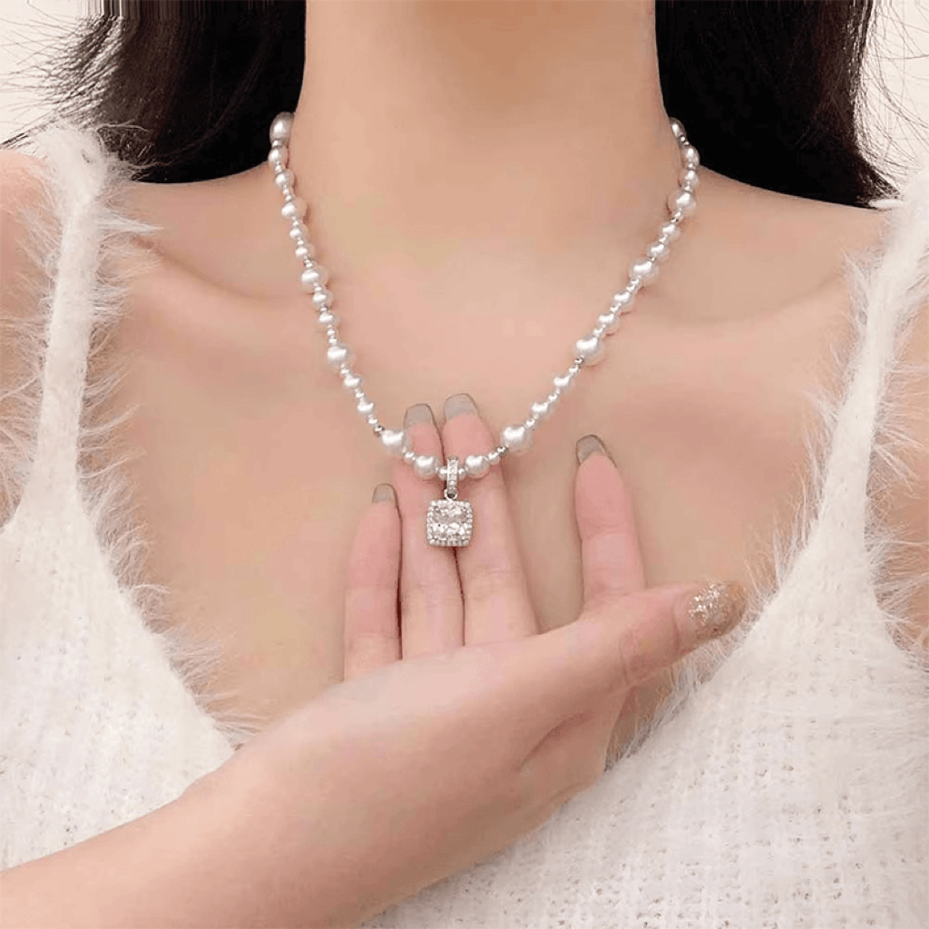 Alloy imitation pearl pendant light luxury high-end sugar cube pendant pearl clavicle necklace female versatile necklace