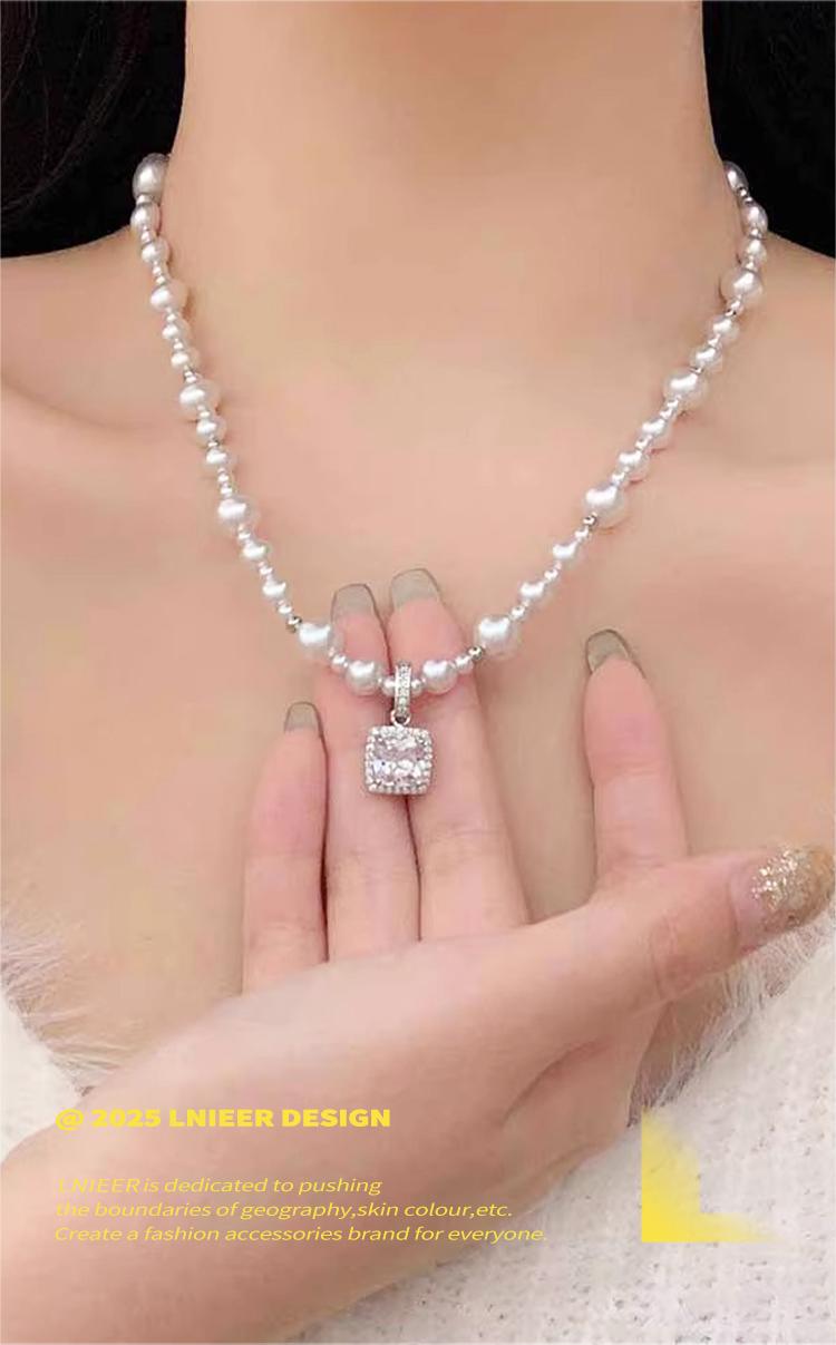 Alloy imitation pearl pendant light luxury high-end sugar cube pendant pearl clavicle necklace female versatile necklace