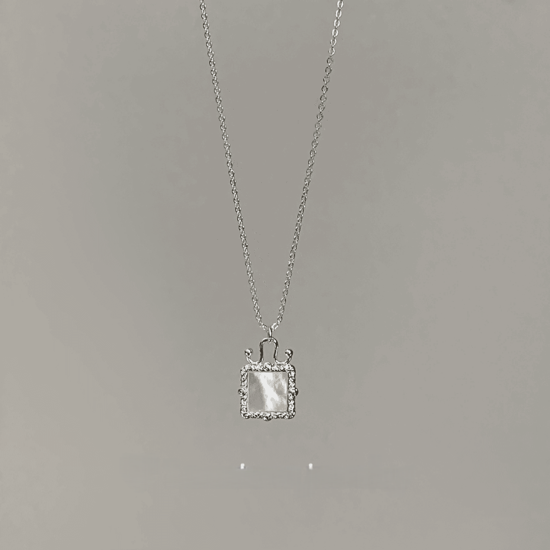 Copper alloy necklace White Shell Mirror Necklace Colorful Light All-match Clavicle Chain ins niche simplicity