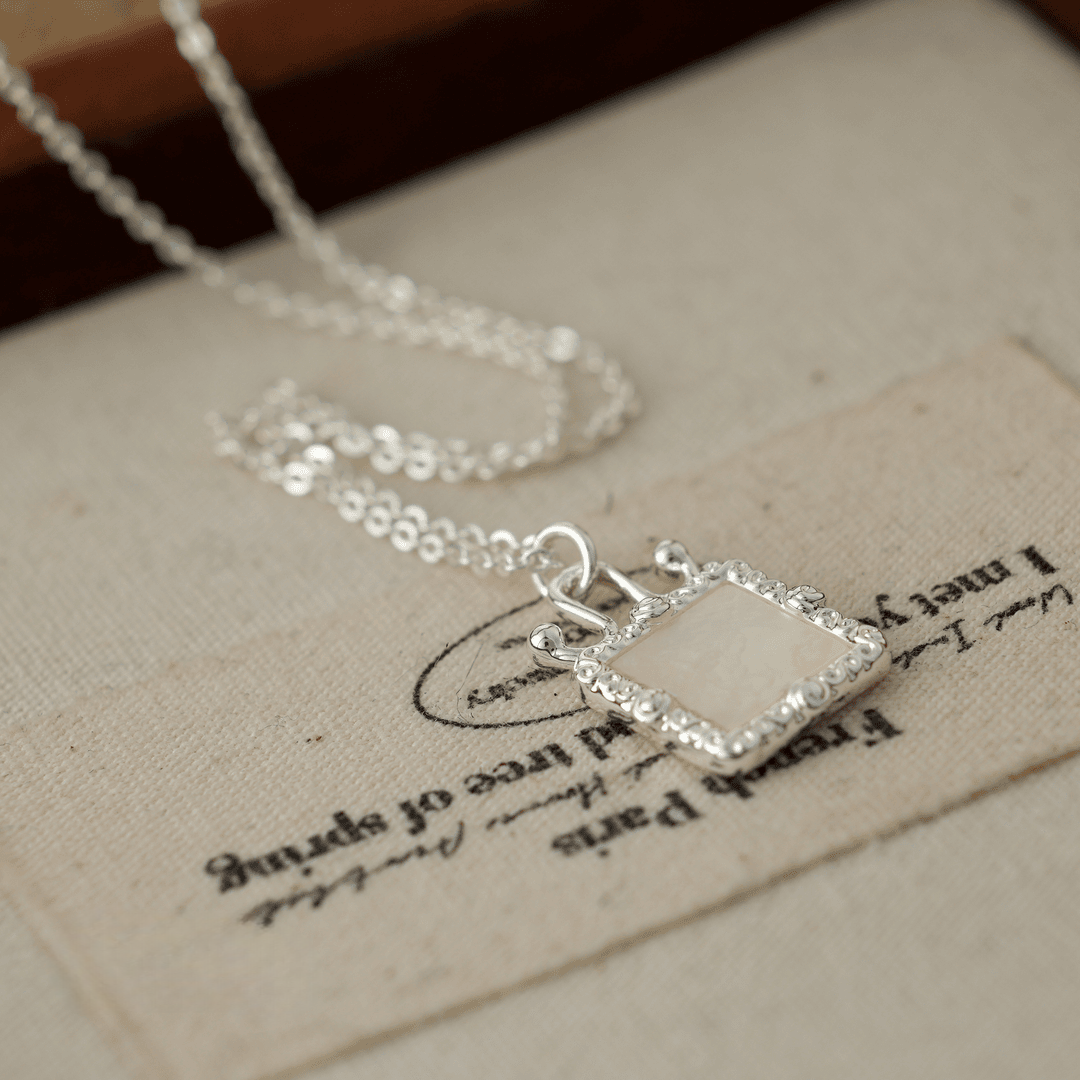 Copper alloy necklace White Shell Mirror Necklace Colorful Light All-match Clavicle Chain ins niche simplicity
