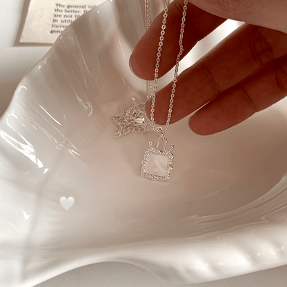 Copper alloy necklace White Shell Mirror Necklace Colorful Light All-match Clavicle Chain ins niche simplicity