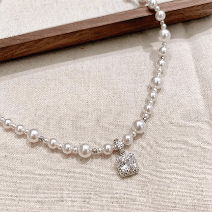 Alloy imitation pearl pendant light luxury high-end sugar cube pendant pearl clavicle necklace female versatile necklace